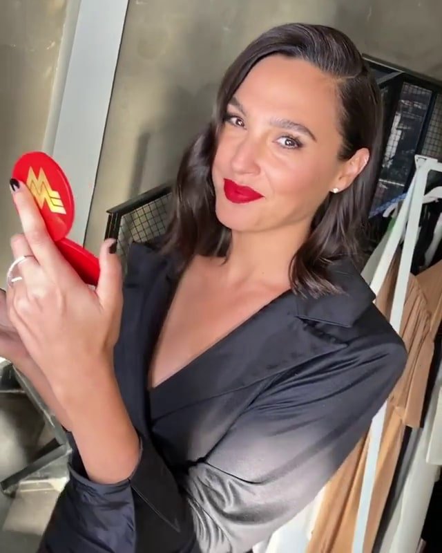 Gal Gadot Leg Photoshoot