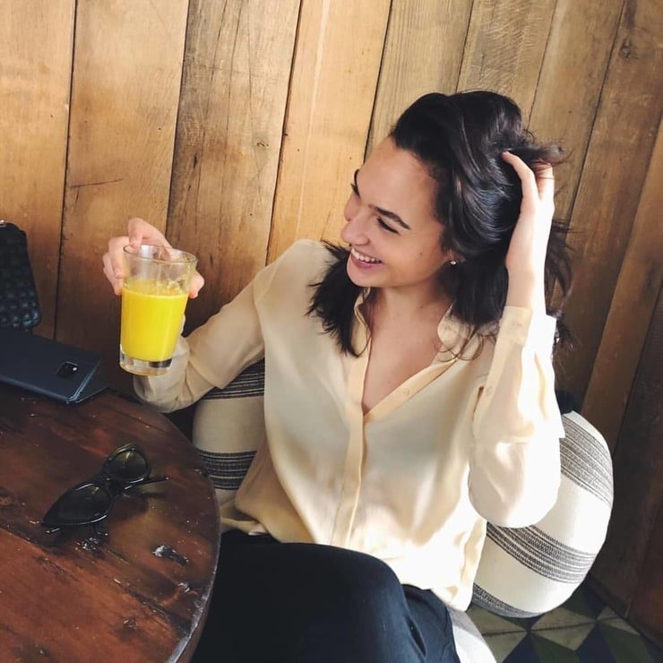 Gal Gadot Leg Photoshoot