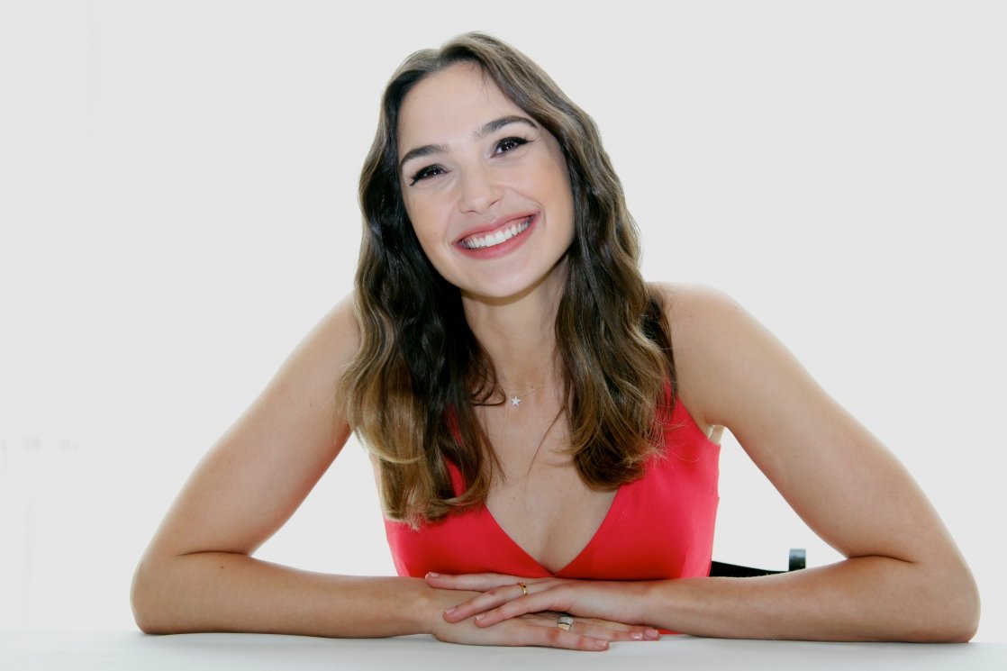 Gal Gadot Leg Photoshoot