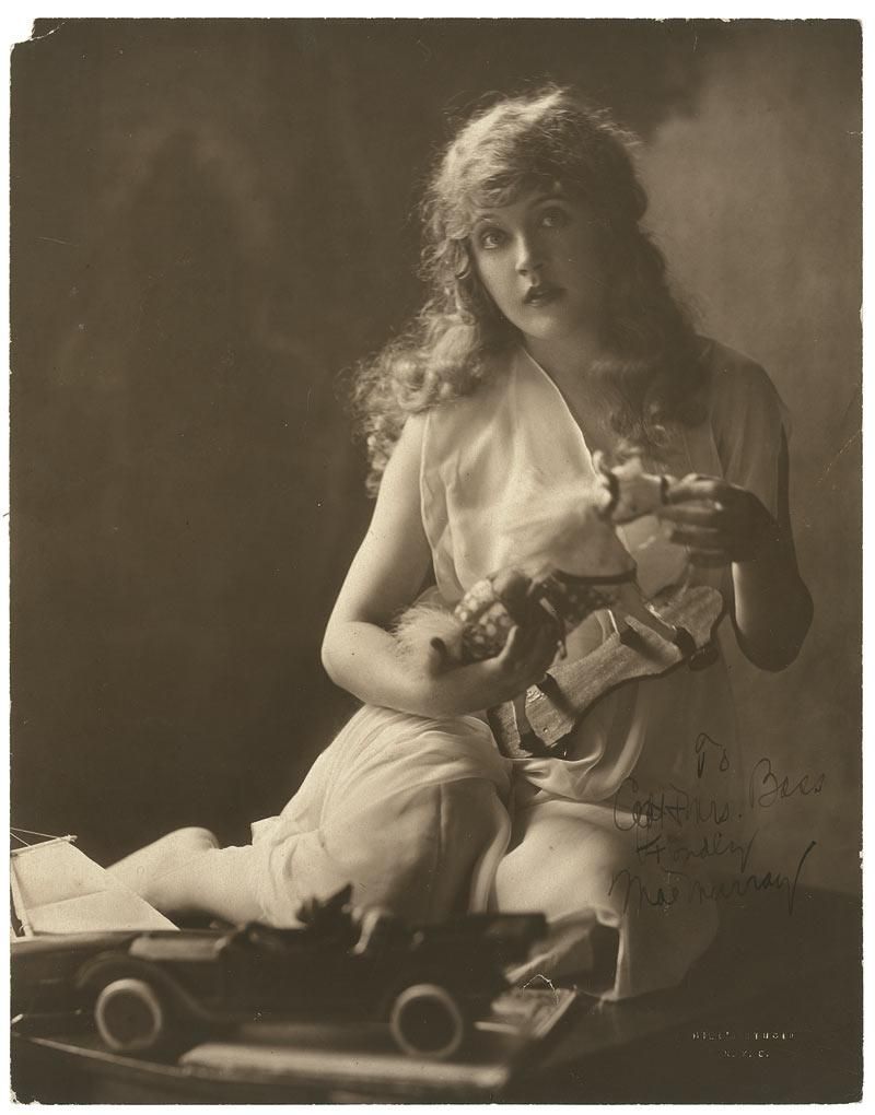 Mae Murray Sexy and Hottest Photos , Latest Pics