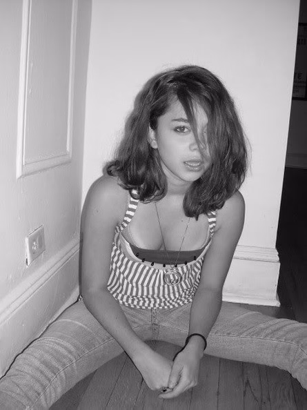 Sarah Hyland Leg Photoshoot