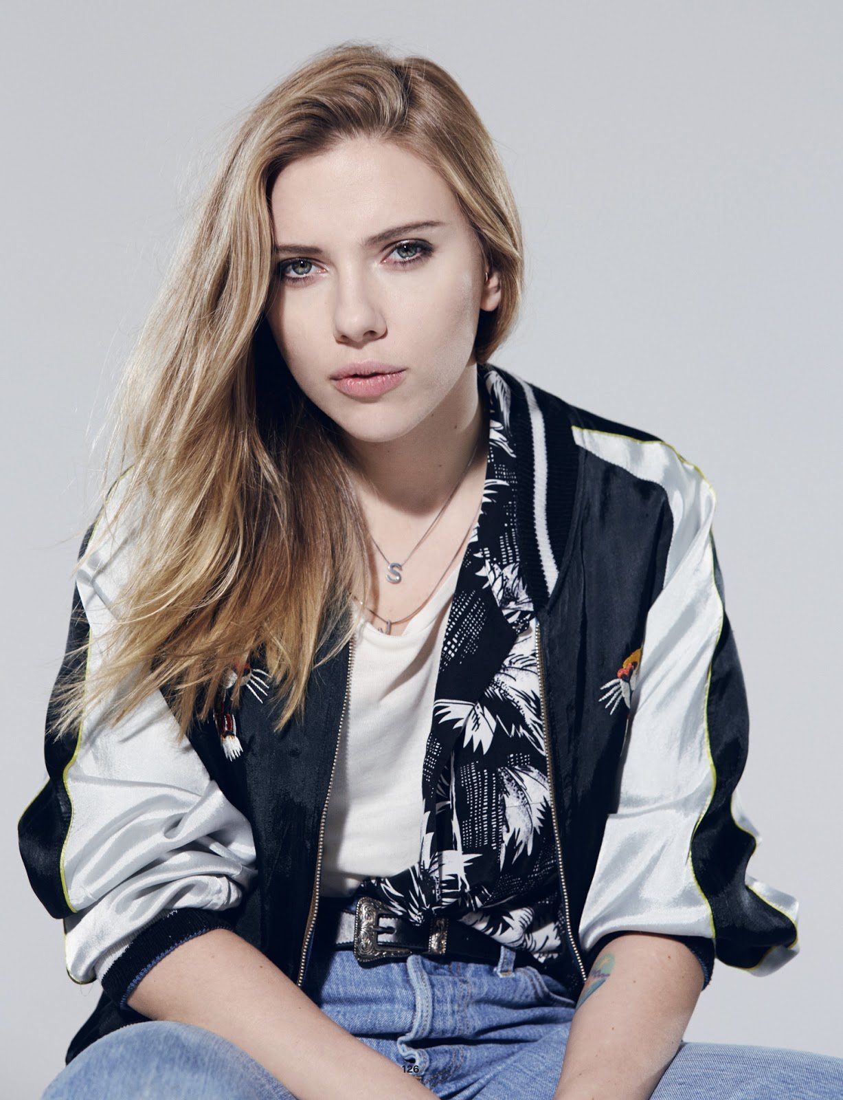 Scarlett Johansson Leg Photoshoot