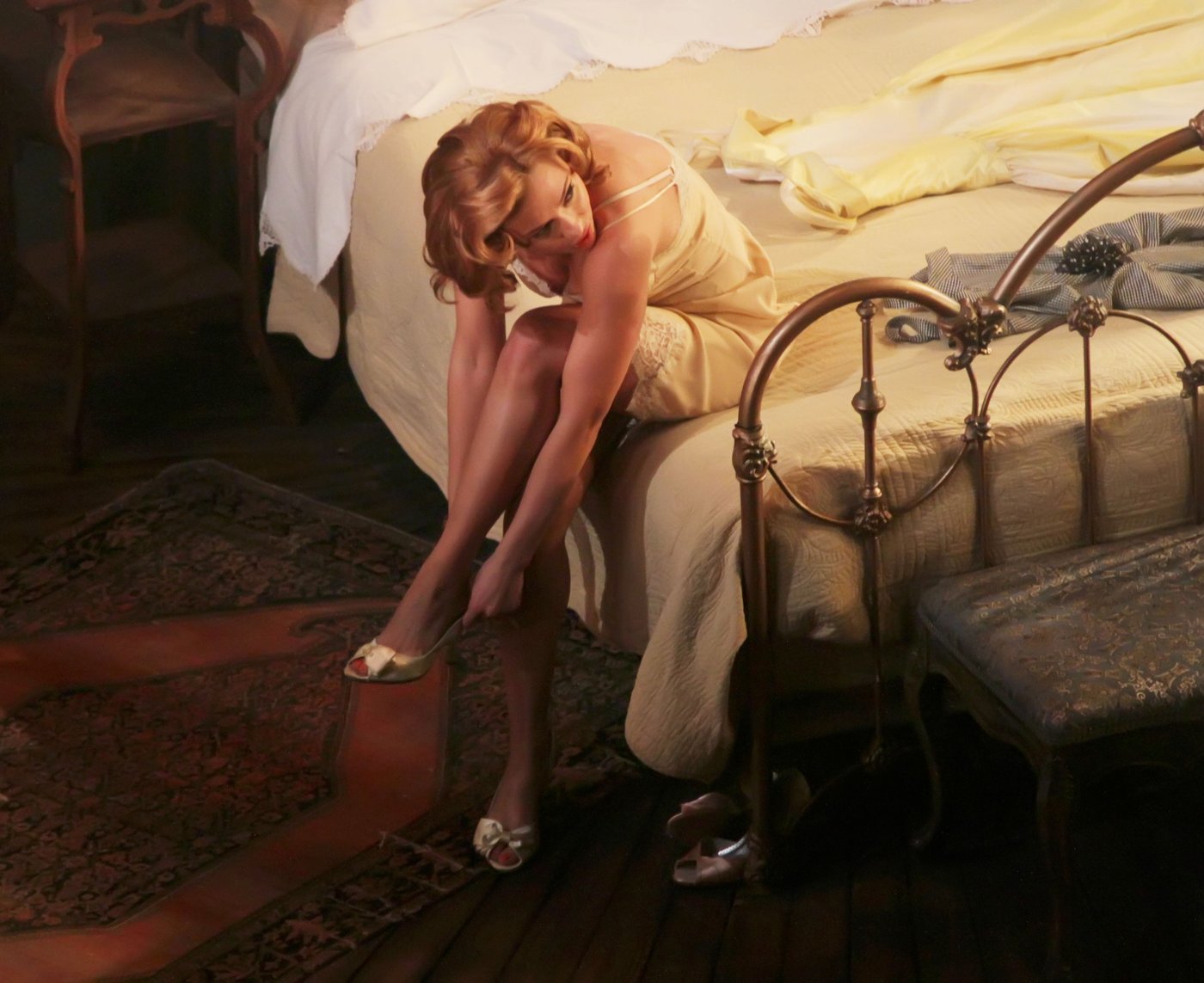 Scarlett Johansson Leg Photoshoot
