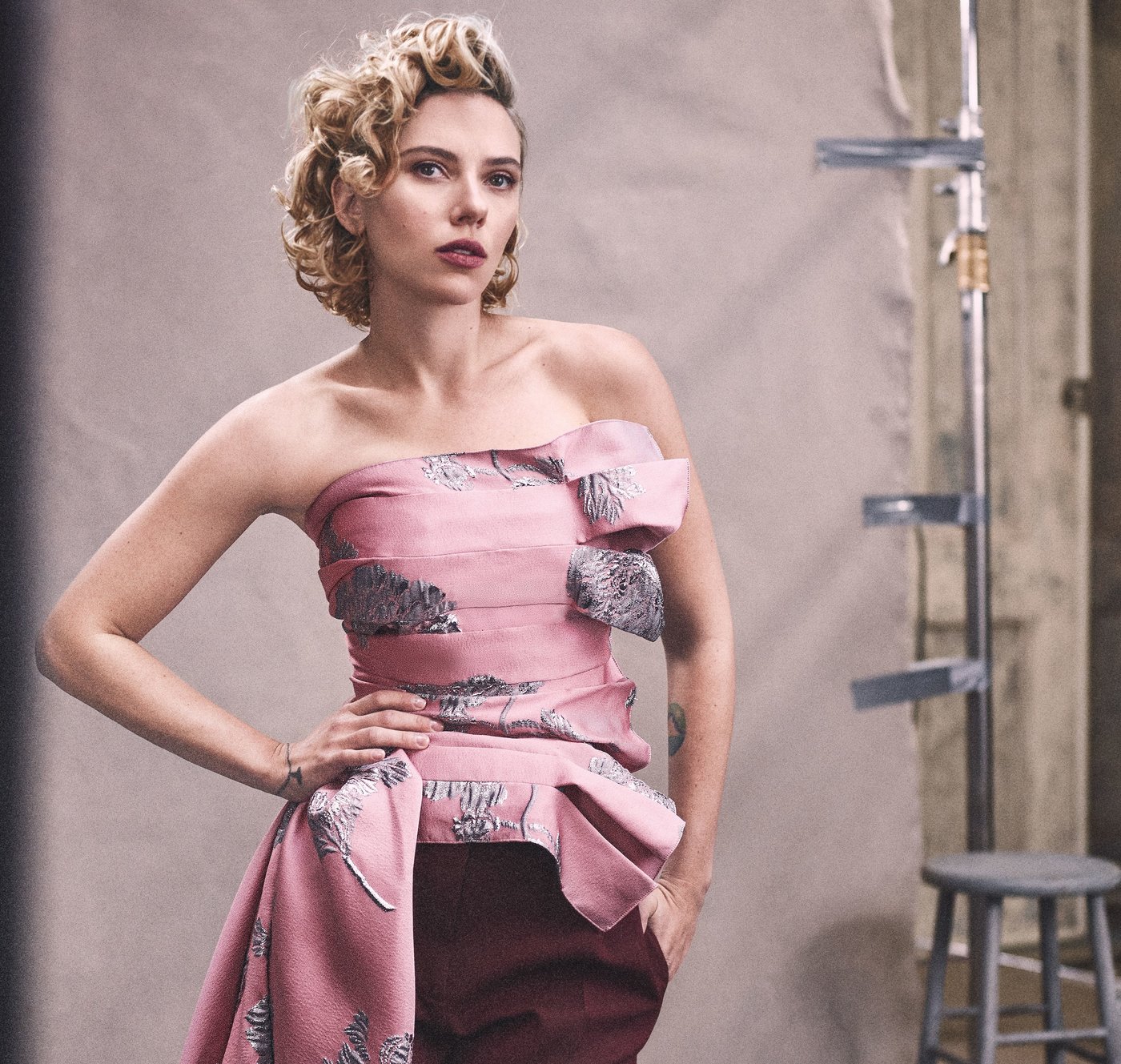 Scarlett Johansson Leg Photoshoot