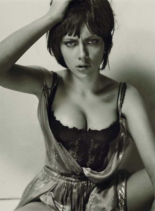 Scarlett Johansson Leg Photoshoot