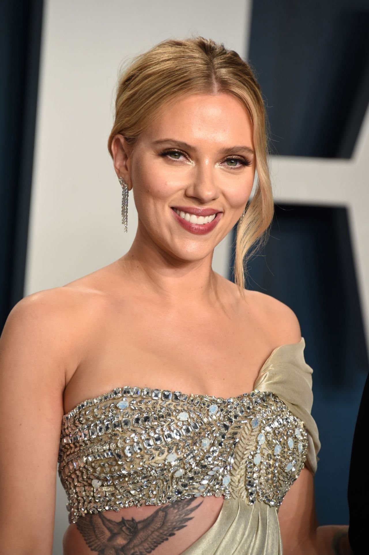 Scarlett Johansson Leg Photoshoot