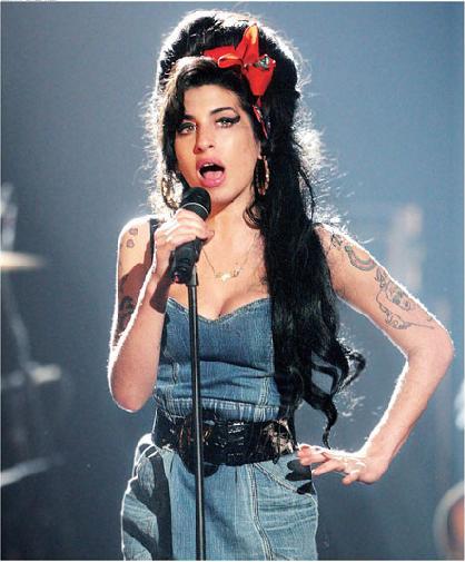 Amy Winehouse Sexy and Hottest Photos , Latest Pics