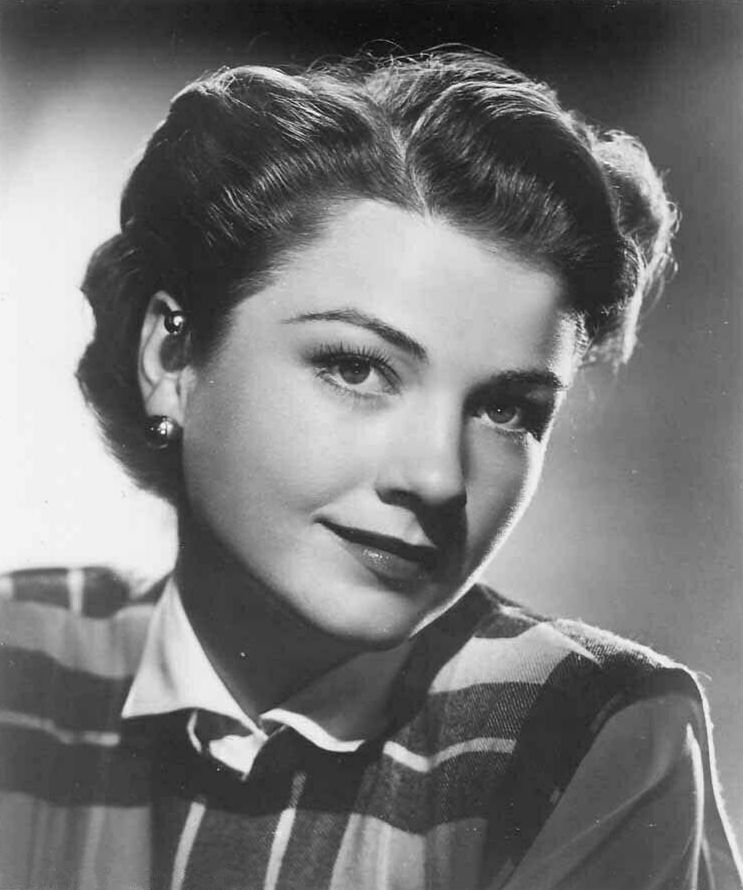 Anne Baxter Sexy and Hottest Photos , Latest Pics