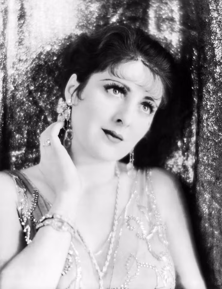 Billie Dove  Photoshoot