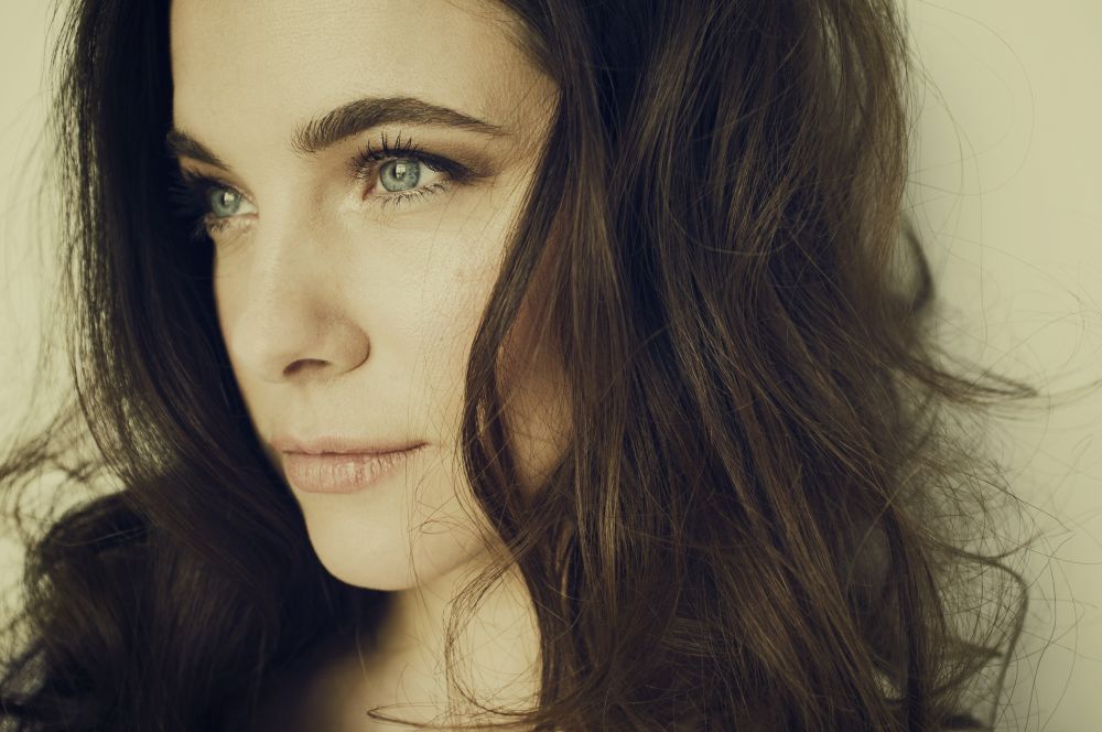 Caroline Dhavernas Sexy and Hottest Photos , Latest Pics
