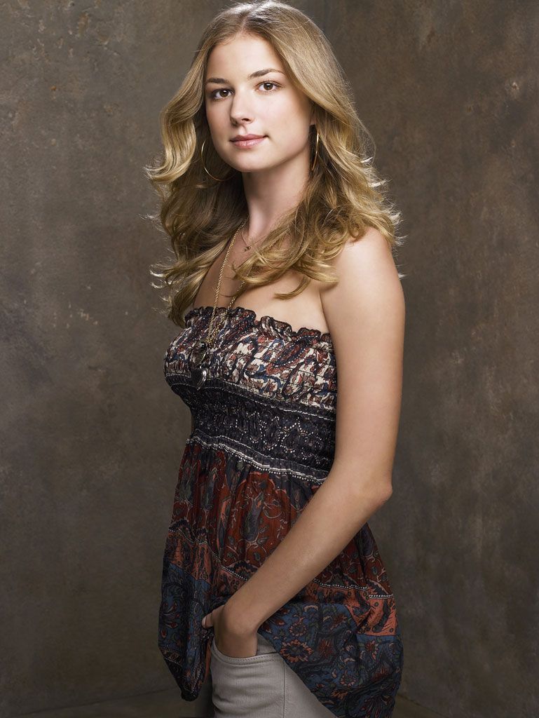 Emily VanCamp Sexy and Hottest Photos , Latest Pics