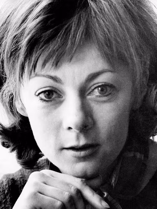 Geraldine McEwan  Photoshoot