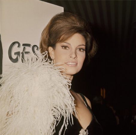 Raquel Welch Sexy and Hottest Photos , Latest Pics