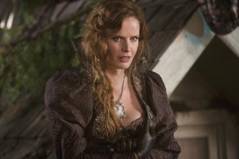 Rebecca Mader Sexy and Hottest Photos , Latest Pics