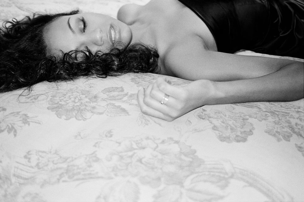 Zoe Saldana Sexy and Hottest Photos , Latest Pics