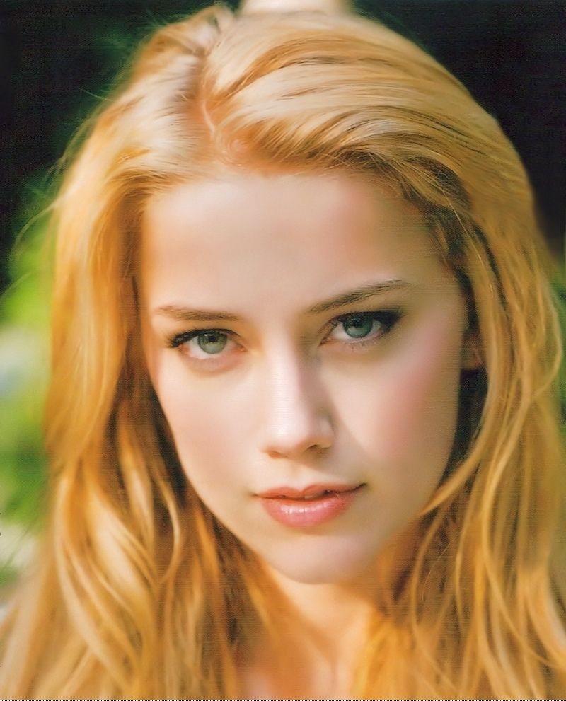 Amber Heard Sexy and Hottest Photos , Latest Pics