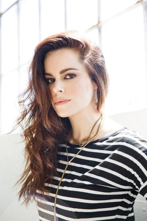 Emily Hampshire Sexy and Hottest Photos , Latest Pics
