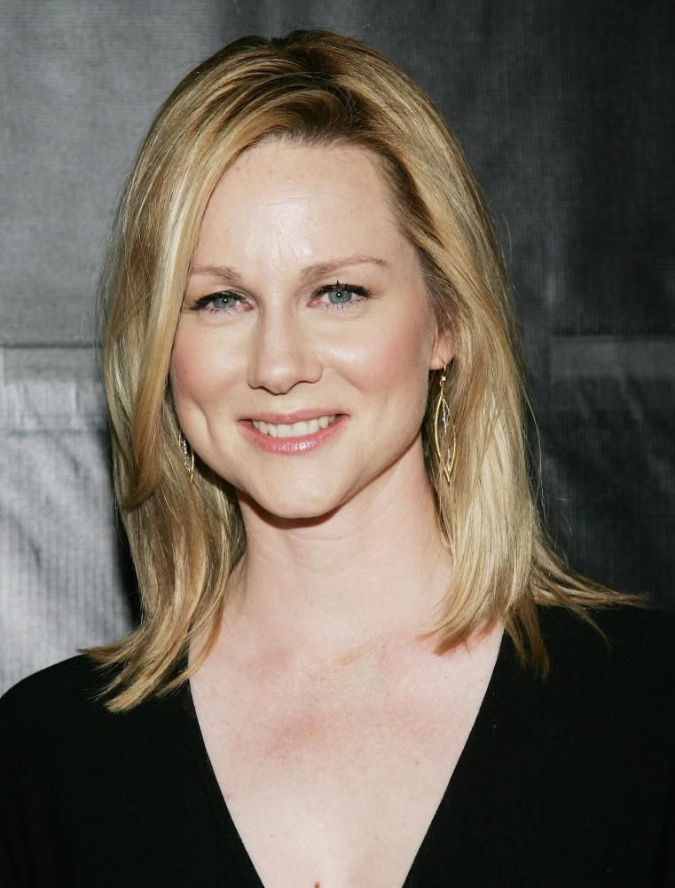 Laura Linney Sexy and Hottest Photos , Latest Pics
