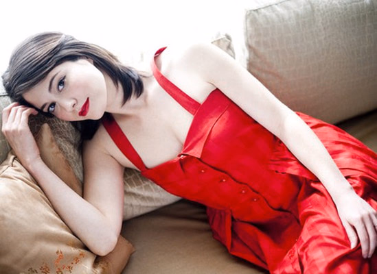Mary Elizabeth Winstead Leg Photoshoot