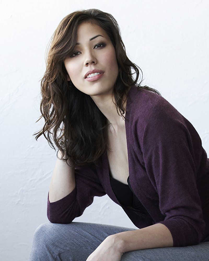 Michaela Conlin Sexy and Hottest Photos , Latest Pics