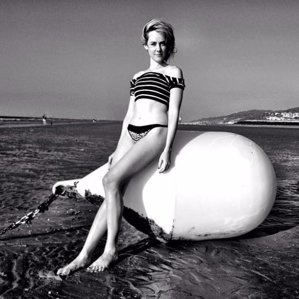 Jena Malone Leg Photoshoot