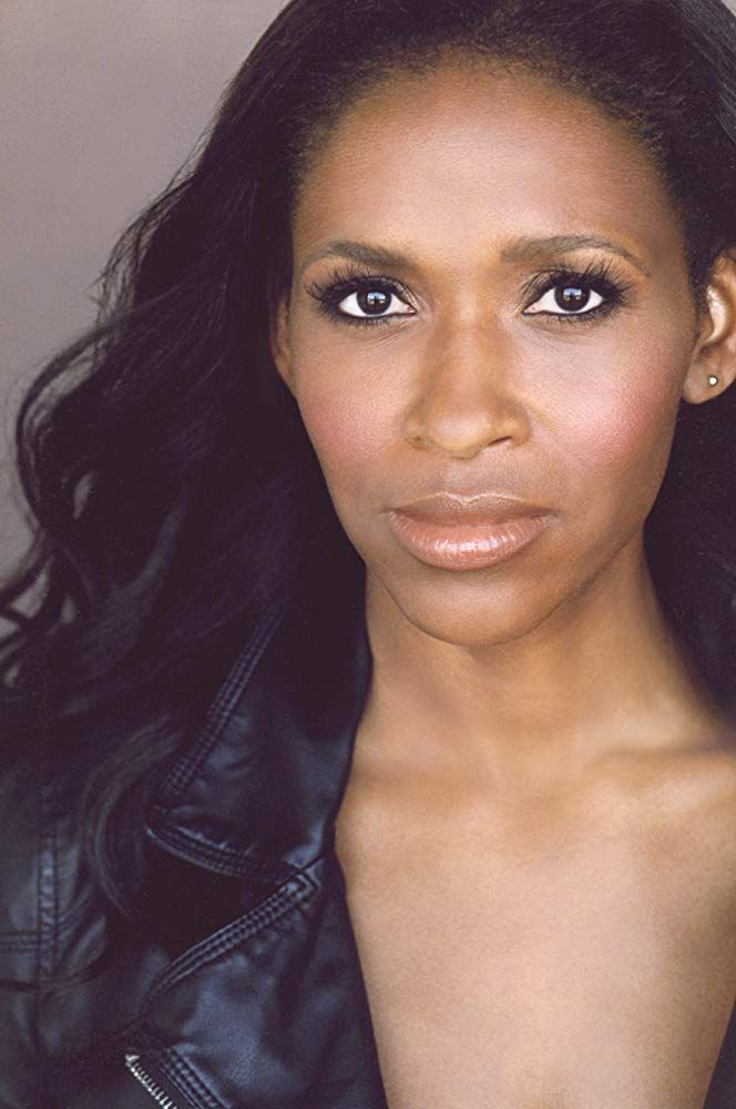 Merrin Dungey Sexy and Hottest Photos , Latest Pics