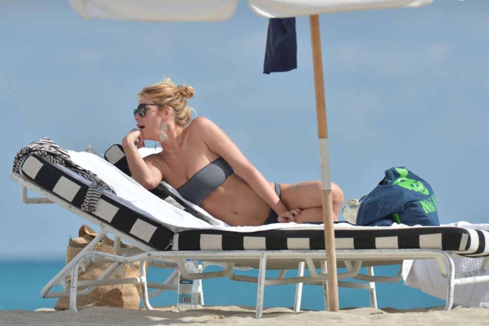Alessia Marcuzzi Sexy and Hottest Photos , Latest Pics