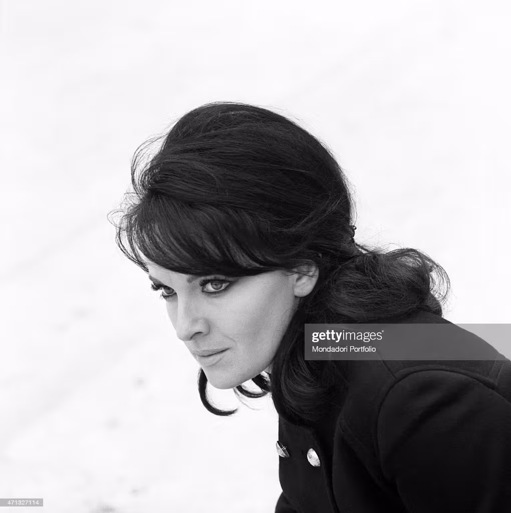 Lisa Gastoni  Photoshoot