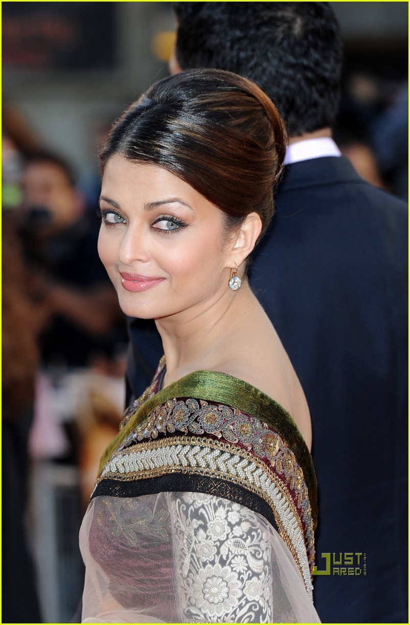 Aishwarya Rai Bachchan Sexy and Hottest Photos , Latest Pics
