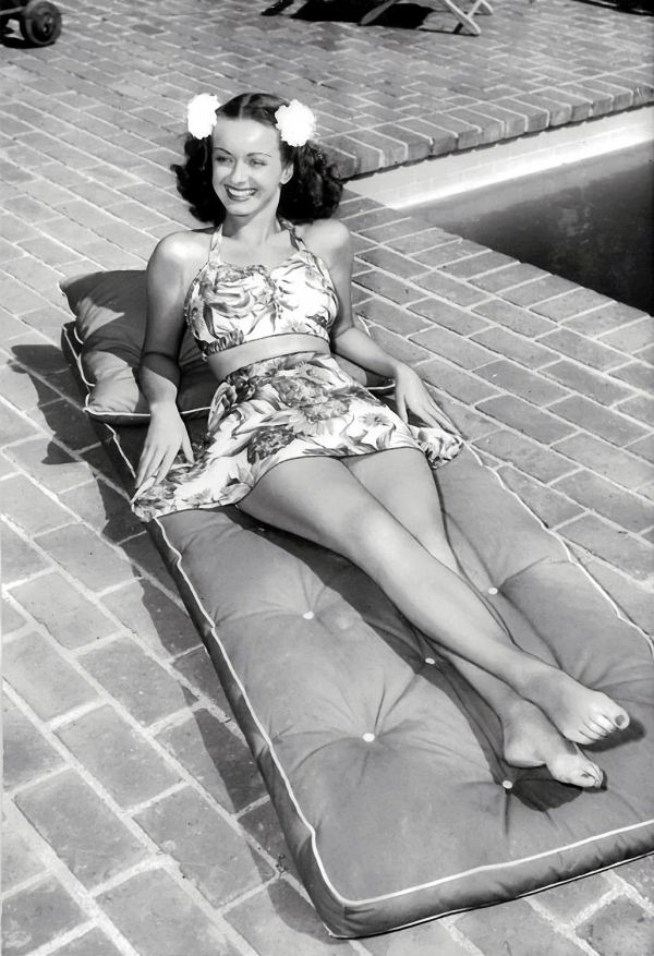 Noel Neill Sexy and Hottest Photos , Latest Pics