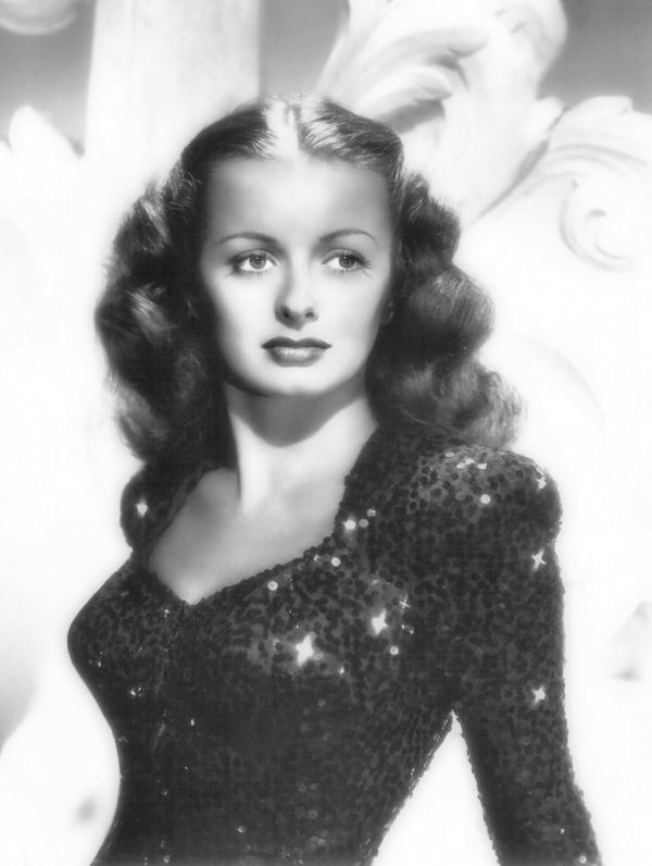 Noel Neill Sexy and Hottest Photos , Latest Pics