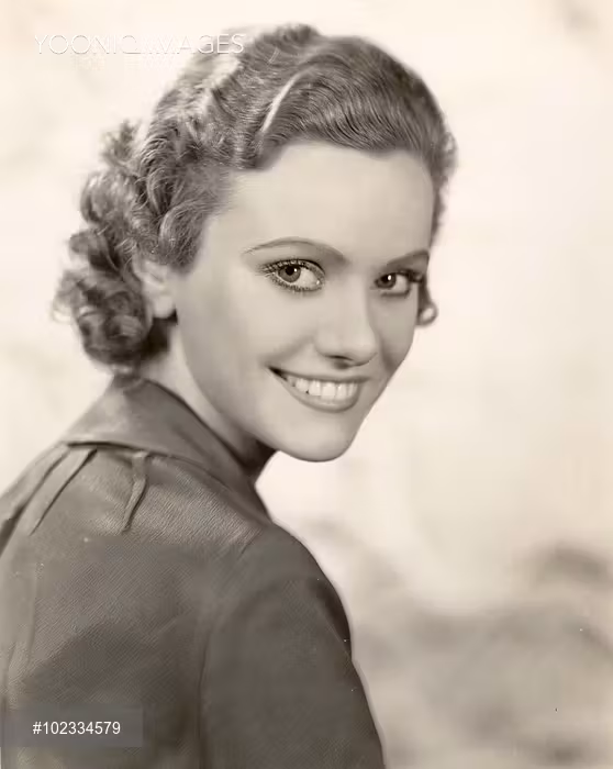 Nova Pilbeam  Photoshoot