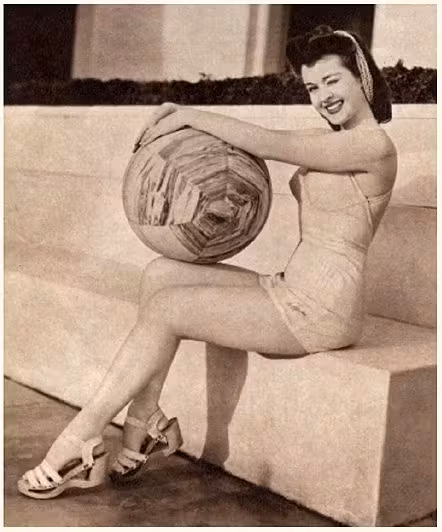 Peggy Moran  Photoshoot