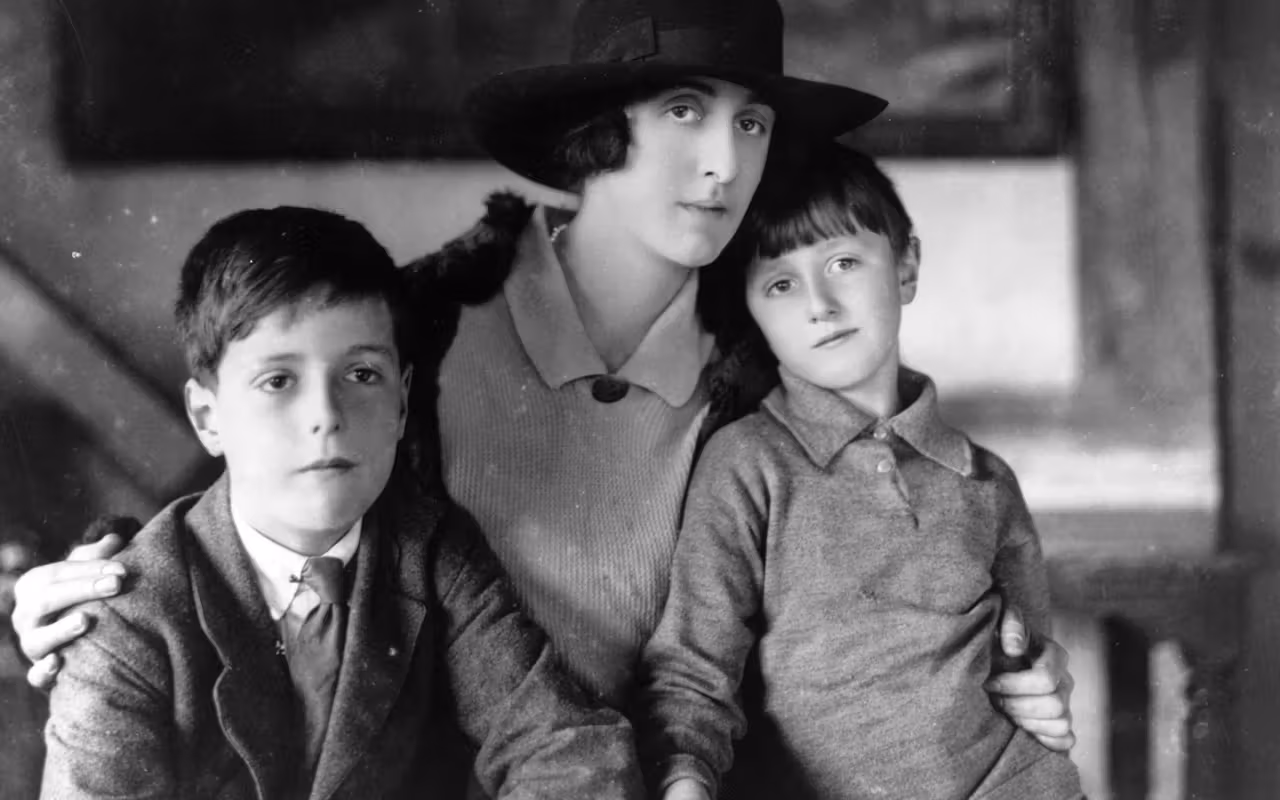 Vita SackvilleWest  Photoshoot