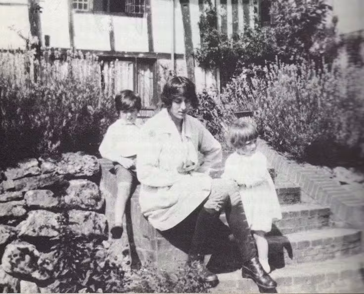 Vita SackvilleWest  Photoshoot