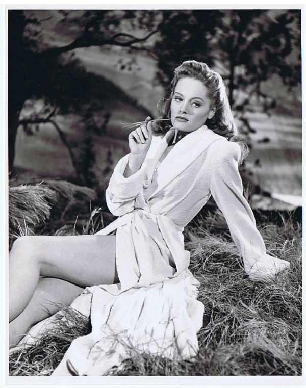 Alexis Smith Sexy and Hottest Photos , Latest Pics