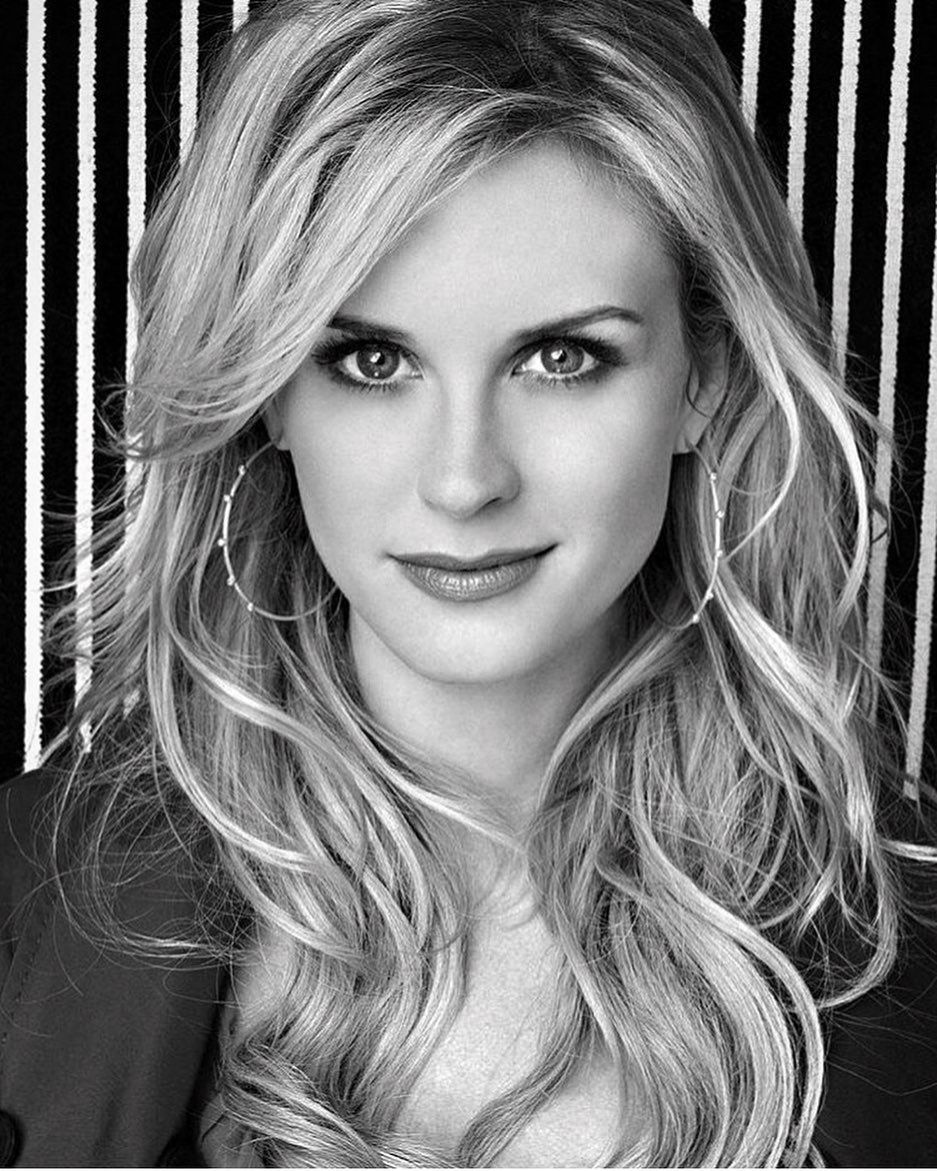Bonnie Somerville Sexy and Hottest Photos , Latest Pics