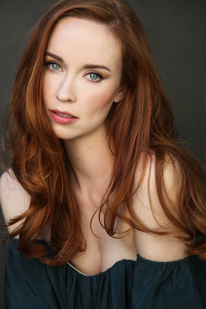 Elyse Levesque Sexy and Hottest Photos , Latest Pics