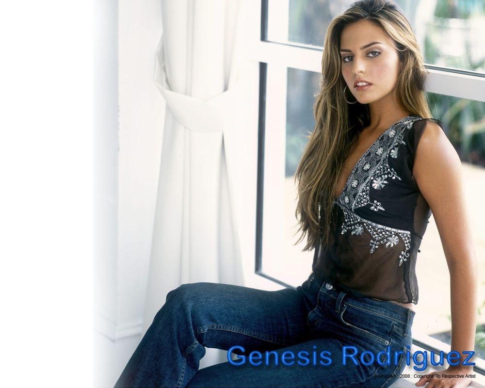 Genesis Rodriguez Sexy and Hottest Photos , Latest Pics