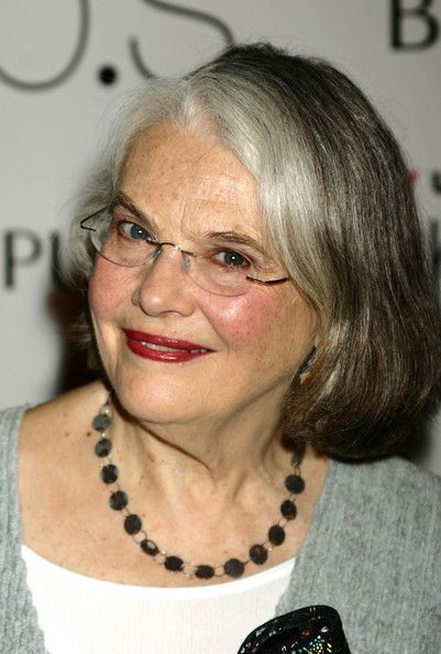 Lois Smith Sexy and Hottest Photos , Latest Pics