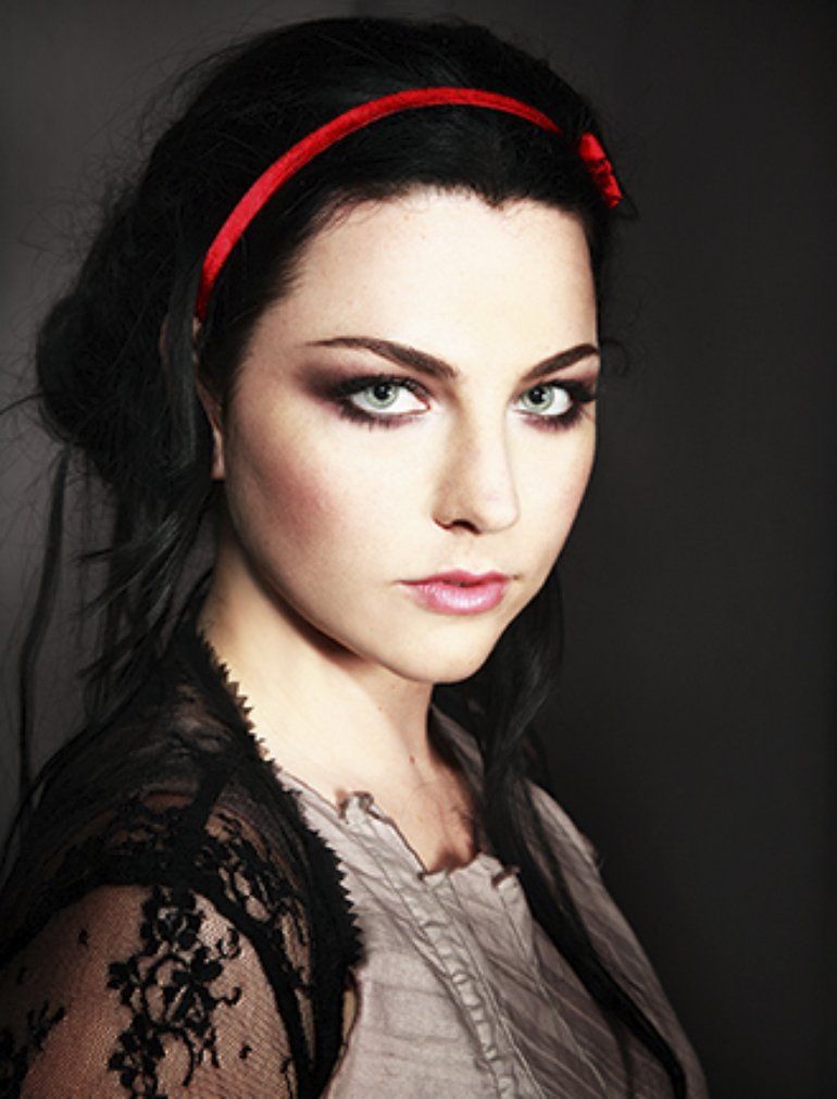 Amy Lee Sexy and Hottest Photos , Latest Pics