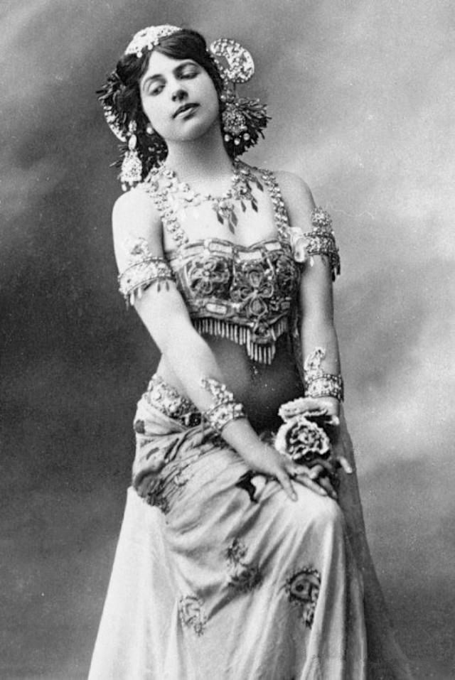 Mata Hari Sexy and Hottest Photos , Latest Pics