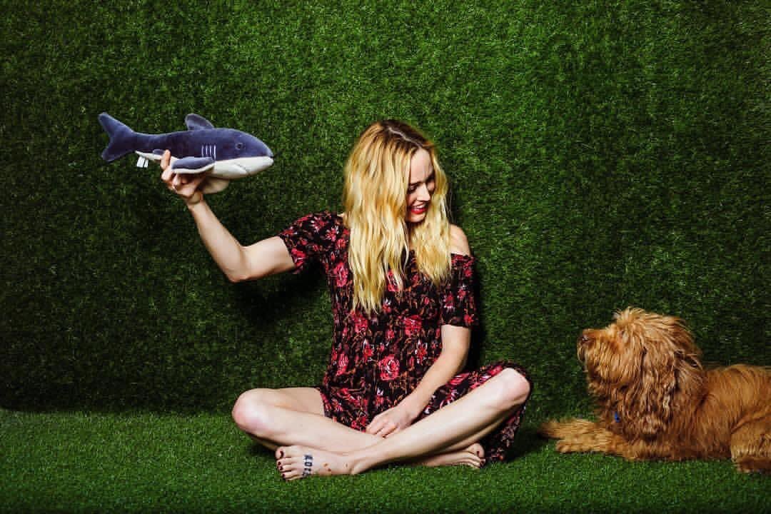 Caity Lotz Leg Photoshoot