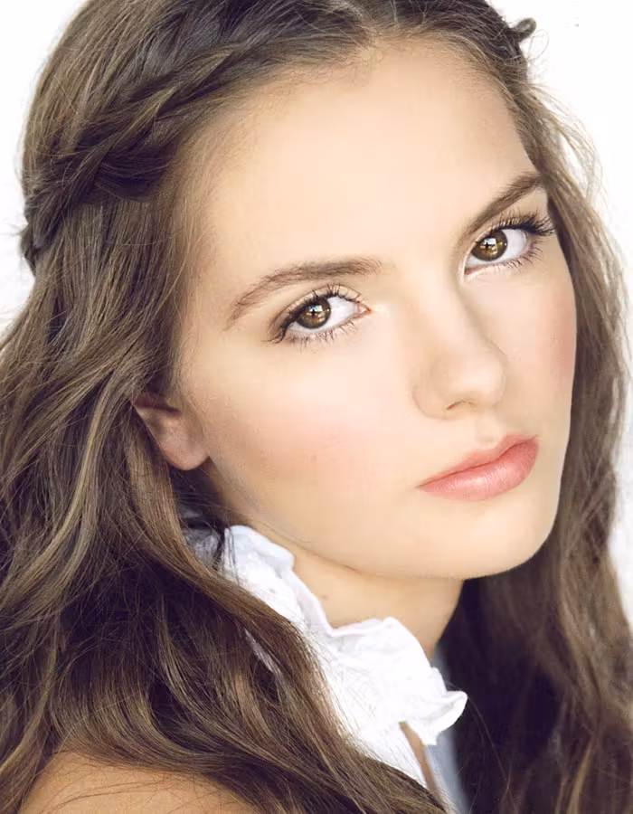 Jolie Vanier  Photoshoot