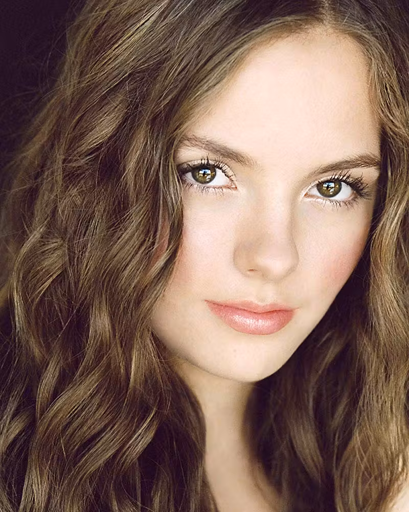 Jolie Vanier  Photoshoot