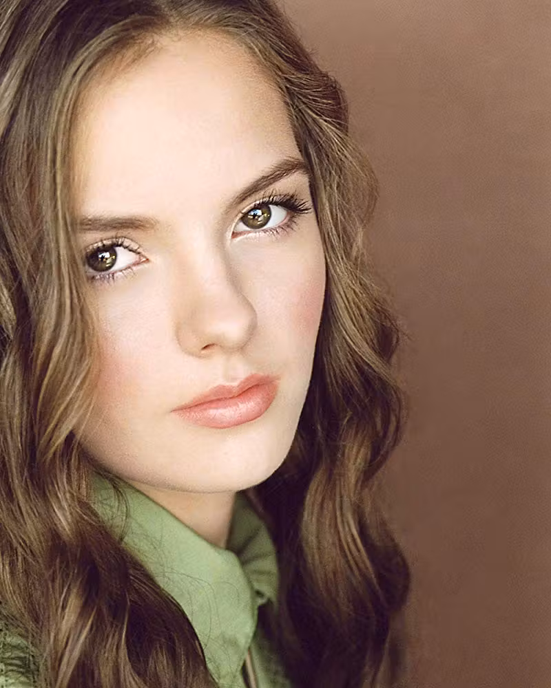 Jolie Vanier  Photoshoot