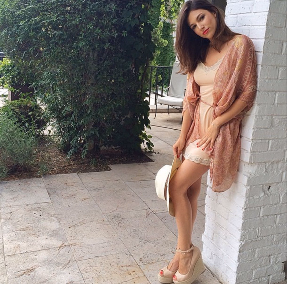 Úrsula Corberó Leg Photoshoot