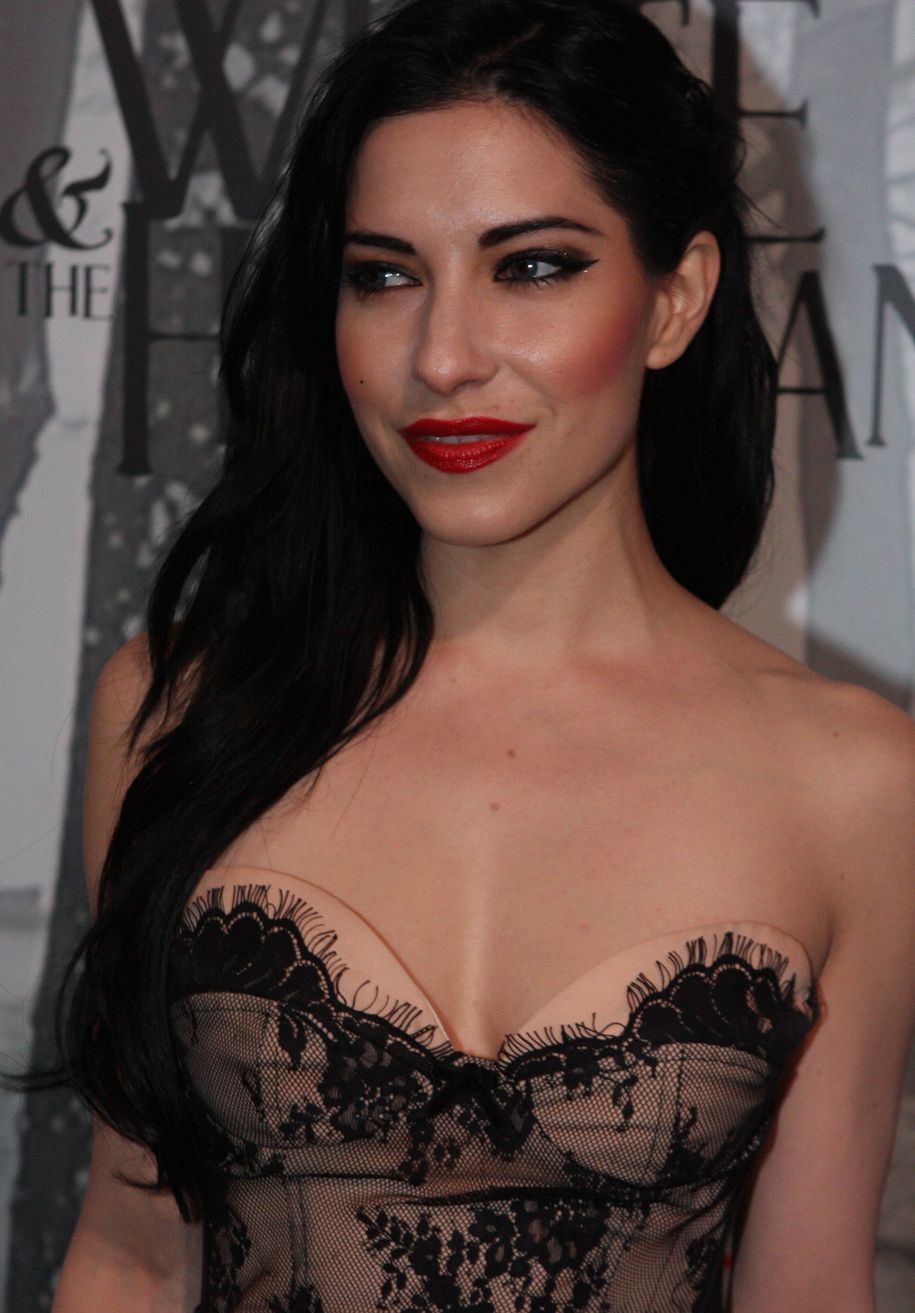 Lisa Origliasso Sexy and Hottest Photos , Latest Pics