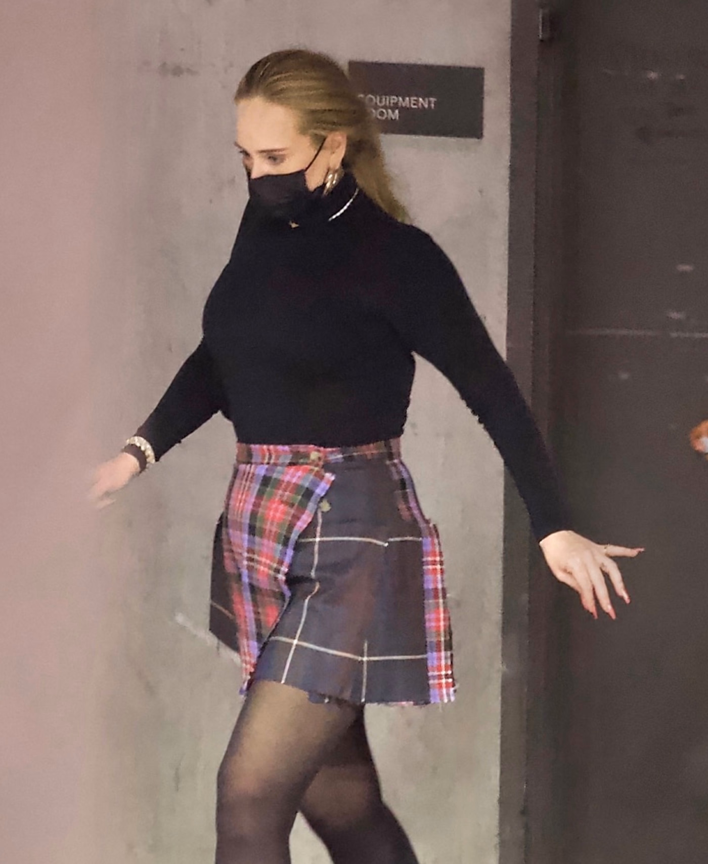 Adele Leg Photoshoot
