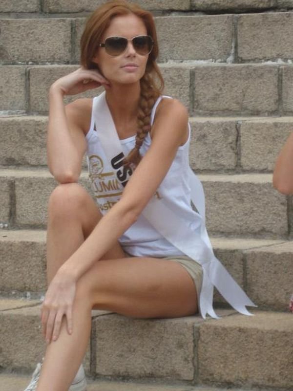 Alyssa Campanella Leg Photoshoot